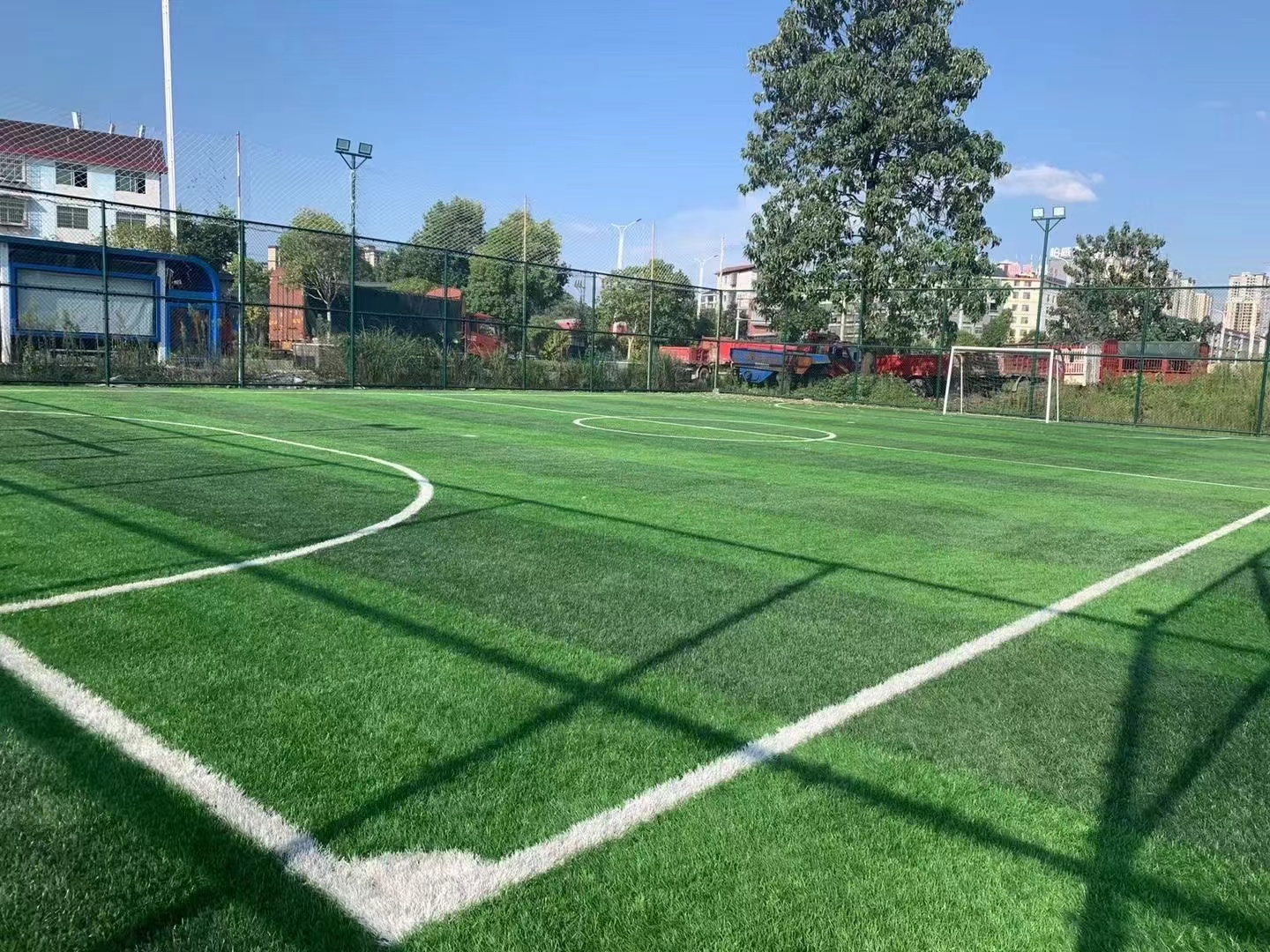 懷化市南環(huán)路社會用足球場場圍網及草坪安裝鋪設